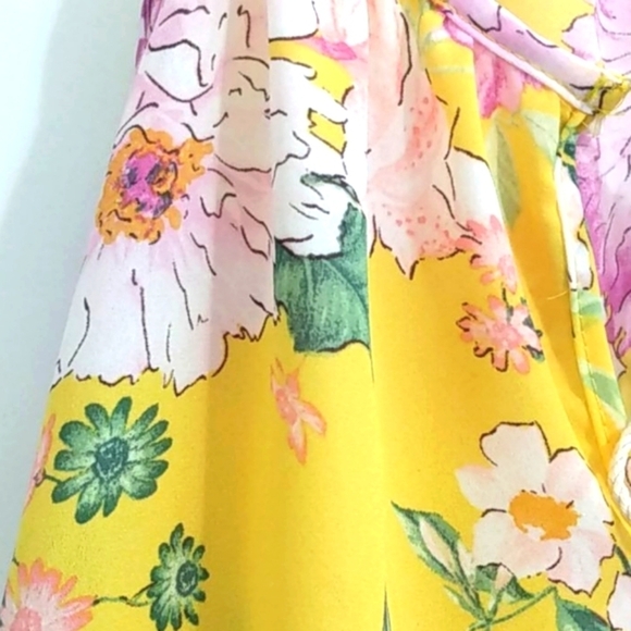 EXCLUSIVE ONE YELLOW FLORAL FLUTTER HEM TANK SZ SM - Picture 5 of 11